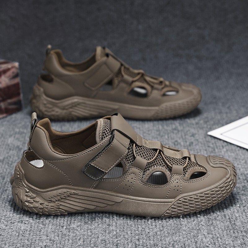 Sommar herrskor nya andningsbara utomhus strand hålskor trendiga mångsidiga sandaler halkfria sportskor avslappnade tofflor