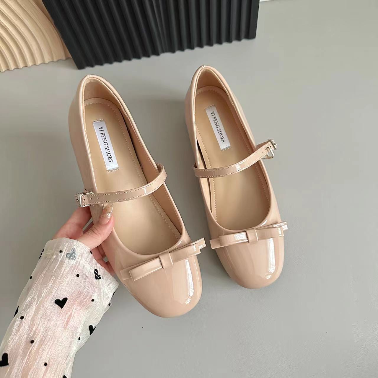 

Nude sweet height increase of 4 cm girl age reduction word with Mary Jane round head light mouth bow French shoes 33