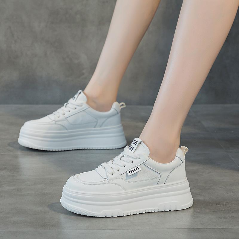 

Кожаная сетка белые туфли женские 2025 лето новые универсальные легкие с внутренней танкеткой женские туфли дышащие повседневные туфли кеды 40