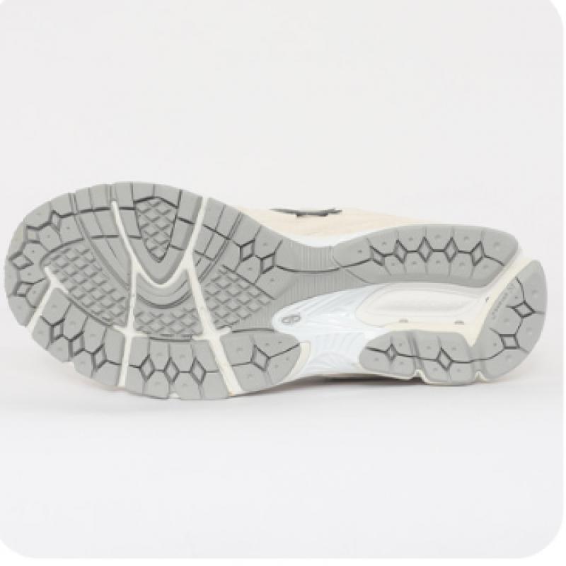 New Balance Galleria New Balance 24fw New Val 2002r Beige White Common Sneakers M2002wc