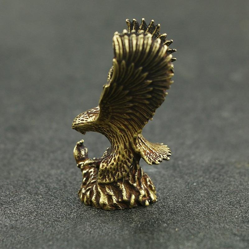 1pc Antique Flying Eagle Mininature Ornaments Copper Small Animal Office Decor Casting Ancient Crafts Collection Gifts