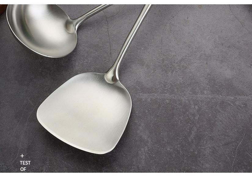 Chef's 304 Stainless Steel and Rosewood Spatula & Soup Ladle Set - Anti-Scald, Long Handle for Restaurant Use