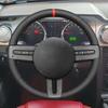 Schwarzes, handgenähtes, weiches und rutschfestes Kunstleder-Lenkradbezug für Ford Mustang 2005 2006 2007 2008 2009 2010 2011 2012