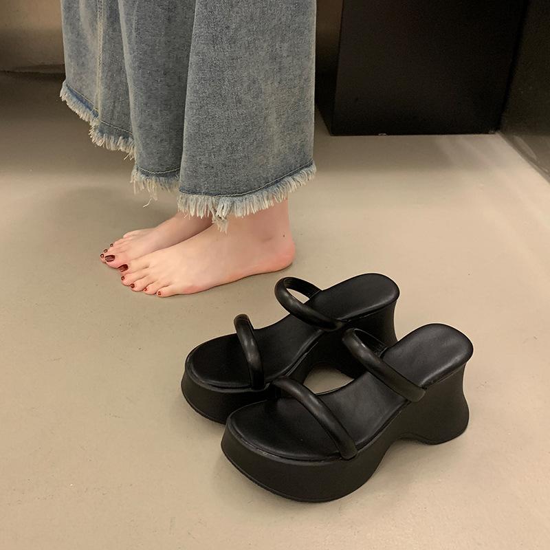 

Thick-soled heightened one-word cool slippers for women s summer wear 2025 new simple small versatile high-heeled sandals 40 чёрный