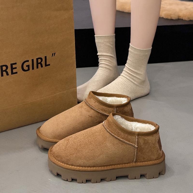 Low-top velvet old Beijing to keep warm in autumn and winter 2025 couple shoes tide bread thickened cotton shoes one foot cotton shoes