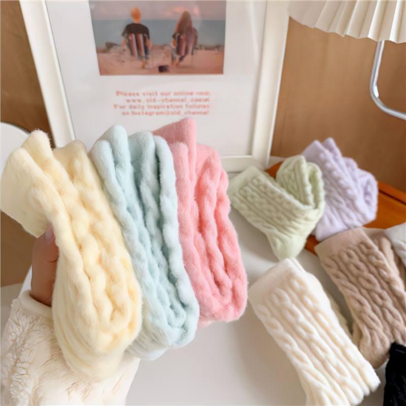 Autumn and Winter Fleece Socks, Women's Mid-calf Socks, Warm Fleece Thickened Warm Sleeping Socks, Floor Cold-proof Postpartum Socks, Thick