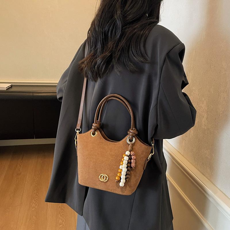 Premium sense retro small bag women 2025 new fashion versatile messenger bag exquisite super fire handbag bucket bag