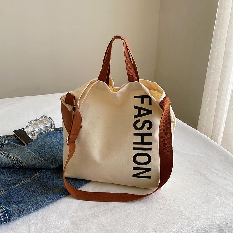 Eye-catching Large Capacity Canvas Tote Bag With Inner Pocket For Practical Daily Use And Commuting