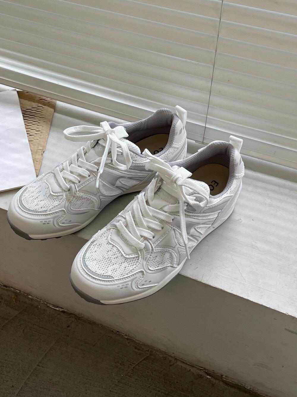 

Сетчатые цветные шнурованные маленькие белые туфли женские лето 2025 новая мода универсальные и удобные спортивные и повседневные туфли для моральной подготовки 37 белый