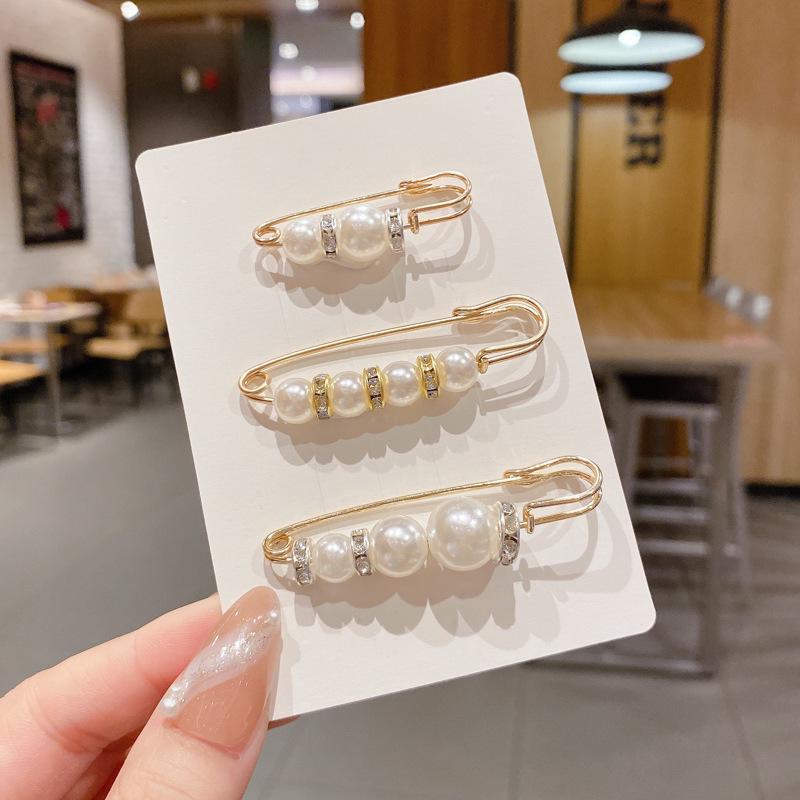 Pearl Smiley Face Brooch Pin - Cute Anti-Exposure Women's Collar Accessory