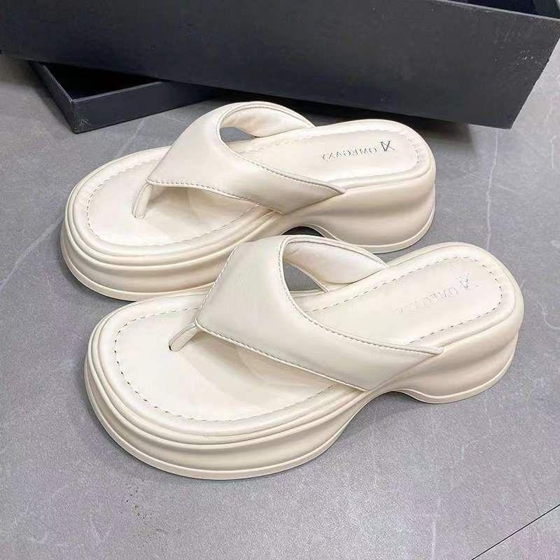 Internet-Berühmtheit weiße erhöhte dicksohlige Flip-Flops Damen Sommerbekleidung 2025 neu super angesagt vielseitig Strand coole Slipper