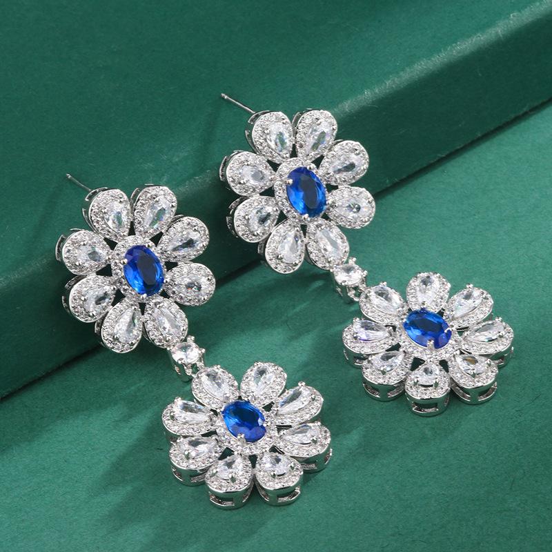 

Маленькие серьги в виде ромашек, новые женские серьги, слегка инкрустированные цирконами красного, желтого и синего цветов, серьги в стиле ретро в стиле тяжелой промышленности.