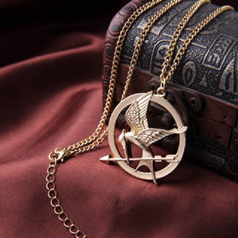 Collier Geai Moqueur Élégant en Alliage Doré Pendentif Oiseau Géométrique Tendance Printemps 2022