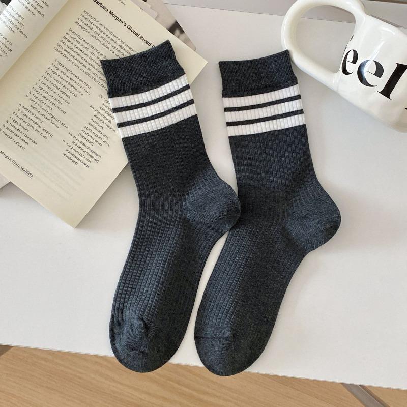 

Женские полосатые гольфы до середины икры без косточек, модные и универсальные, носки-махры в студенческом стиле, хлопок для осени и зимы 1 pair темно-серого