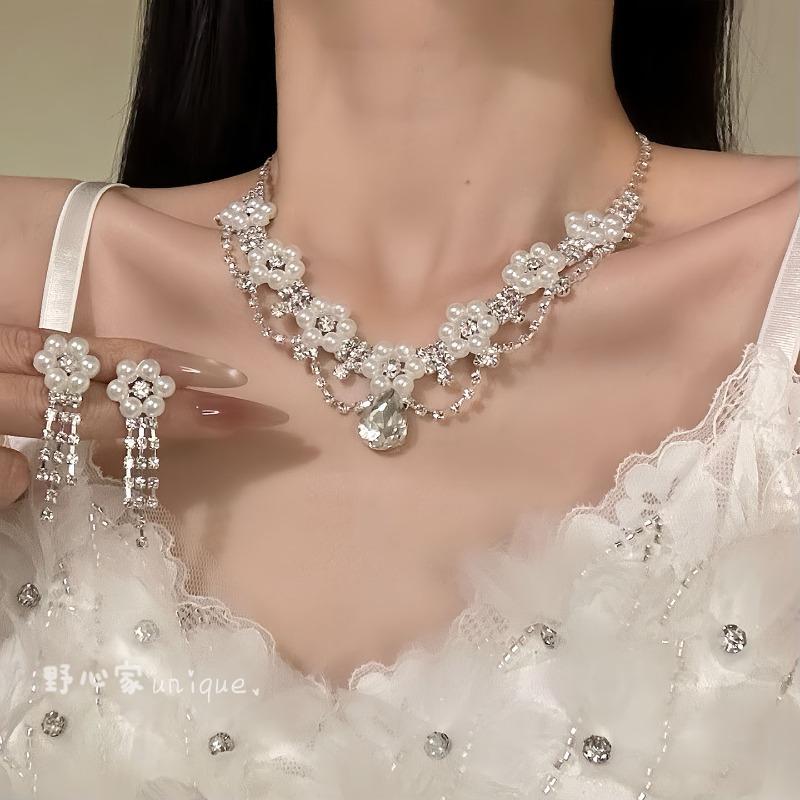 Diamond-encrusted pearl flower water drop pendant necklace stud earrings retro court style jewelry set light luxury high-end jewelry