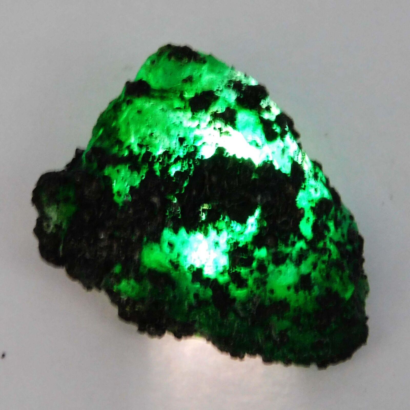 

Natural Green Emerald 177ct Uncut Rough Certified Loose Gemstone 30.5 mm зелений