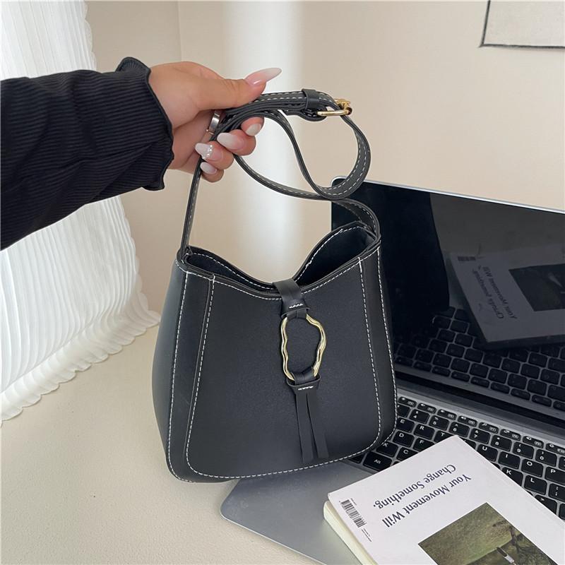 

Niche design high-end bag new popular underarm PU women s bag women s shoulder bag oblique span bag чёрный