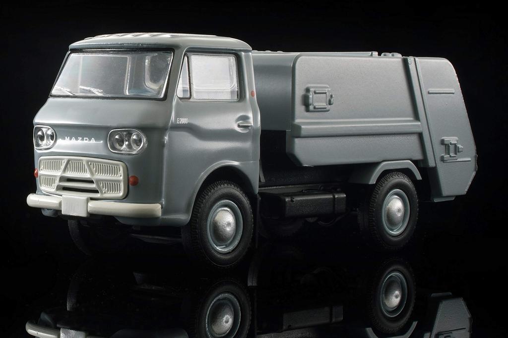 Tomica Limited Vintage Scale Mazda E2000 Cleaning Truck Finished 1/64 LV-186b (Gray) -