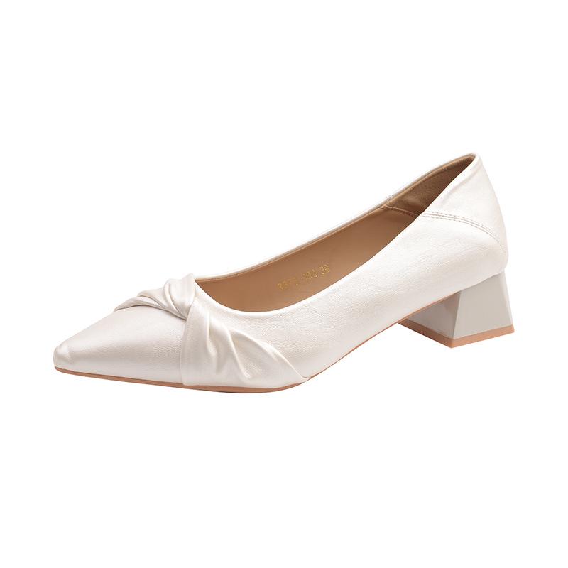 

Женские кожаные туфли на массивном каблуке в французском стиле с заостренным носком, издание осень 2025 года 38