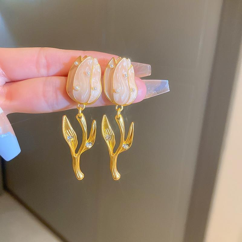 Retro Court Style Earrings Niche Light Luxury High-end Stud Earrings Versatile Earrings