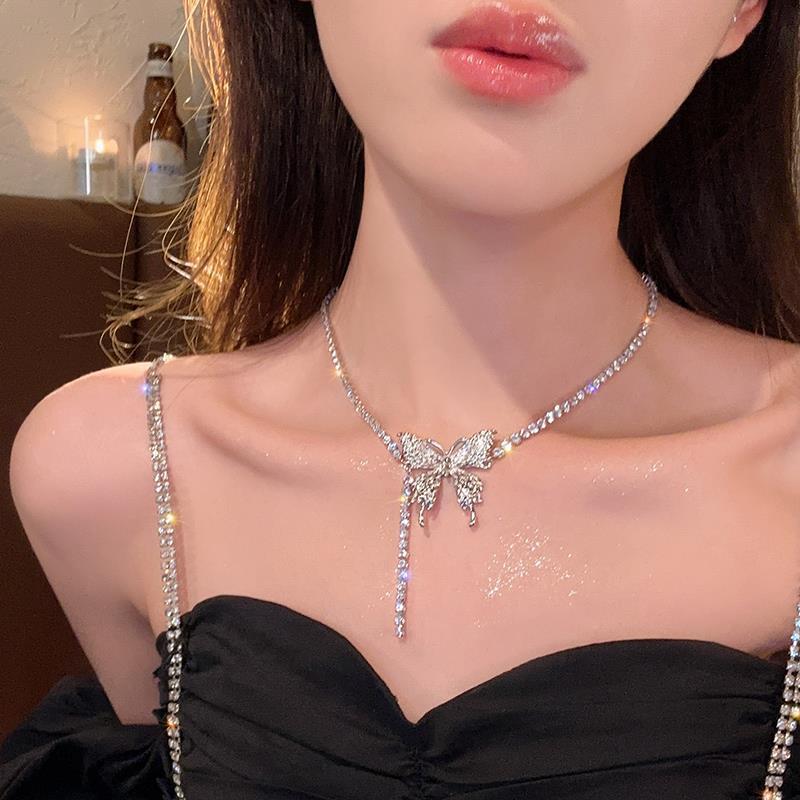 

Flash diamond butterfly necklace women s light luxury niche design trendy high-end collarbone chain neck chain