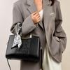 A Handbag with A Fashionable Design Sense for Women, A Large-capacity Bag, and A Single-shoulder Bag for Daily Commuting