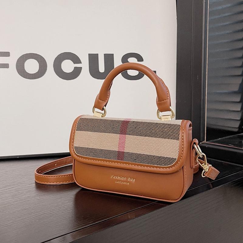 IELGY women's fashion mobile phone bag can be carried and messaged