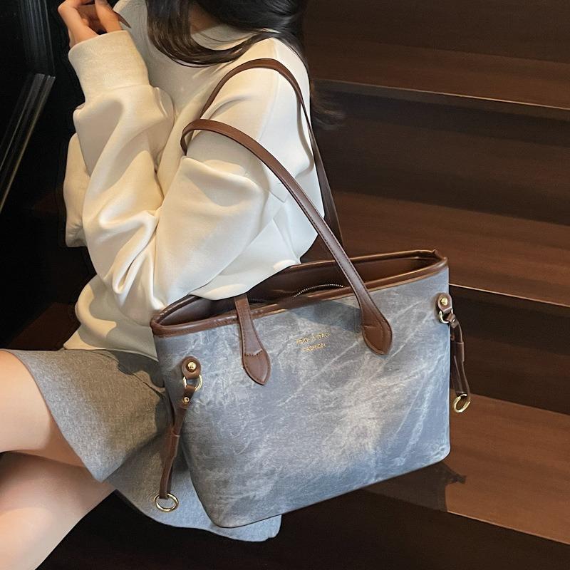 New Bag Women's Large-capacity Trendy Texture Portable Shoulder Large Bag College Students Commuting Tote Bag