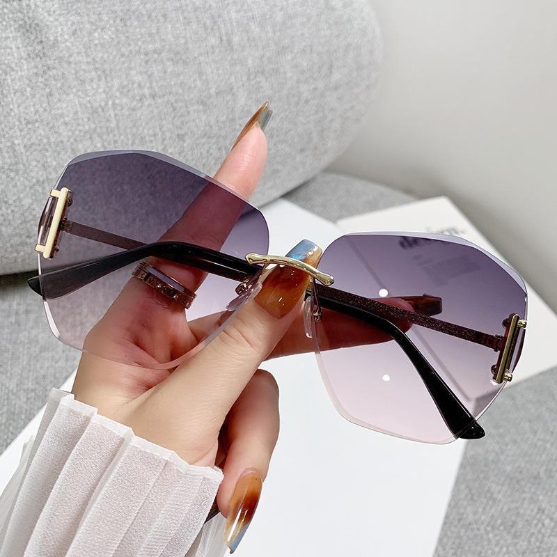 Rahmenlose Große Metall-Sonnenbrille für Damen: Europäischer & Amerikanischer Stil, Farbverlauf UV-Schutz, High-End, Schlankmachender Look