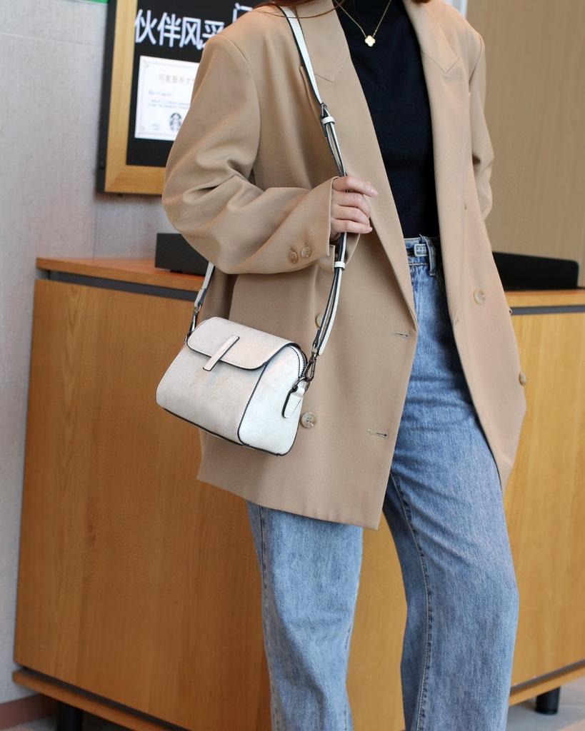Oil wax cowhide women's bag single shoulder crossbody women's bag practical multi-compartment simple and fashionable change bag shell bag