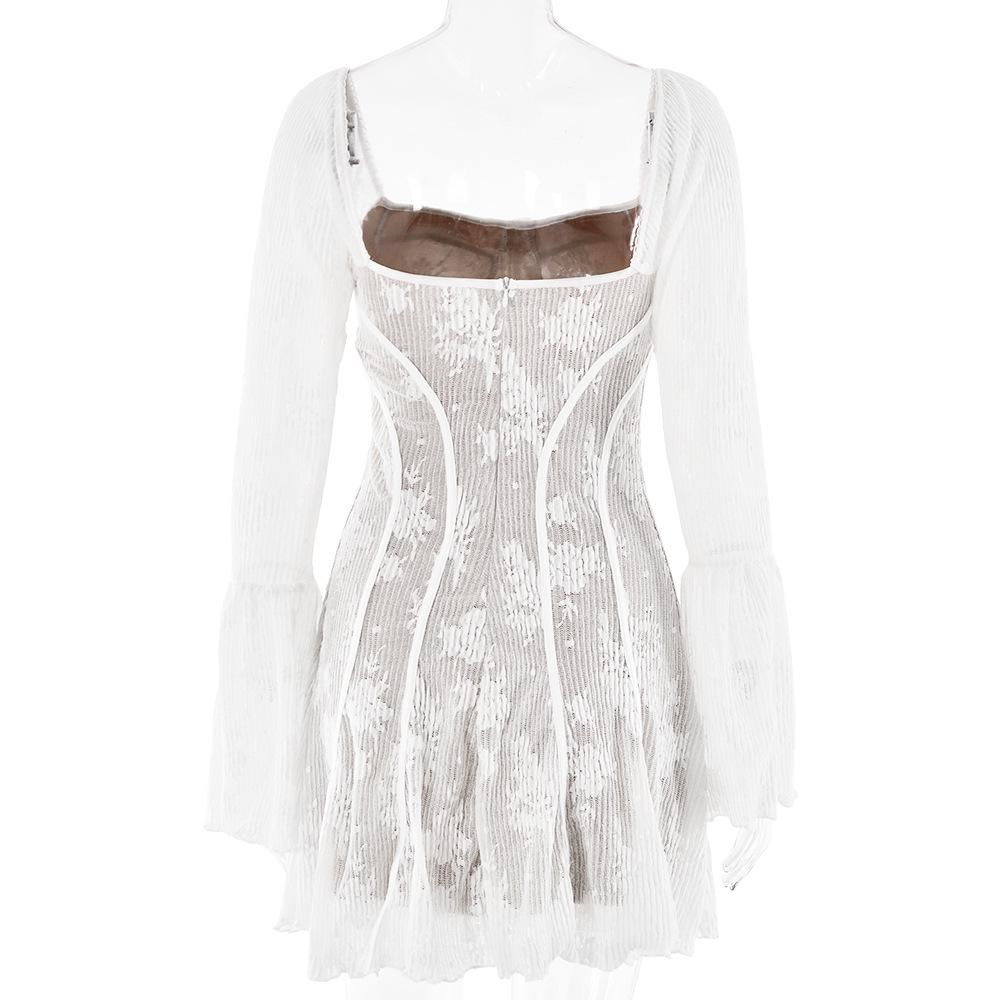 Europäisches & Amerikanisches Spitzenkleid mit Trompetenärmeln und trägerlos: Französischer Lässiger Rückenfreier Hüftbetonter Kurzer Rock