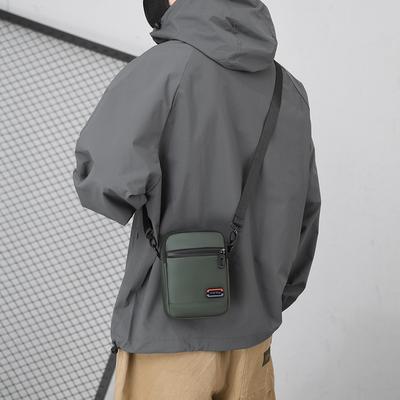 Pánská jedno-ramenná crossbody taška, Ležérní malá taška, Jednoduchá vertikální jedno-ramenná crossbody pánská taška na léto