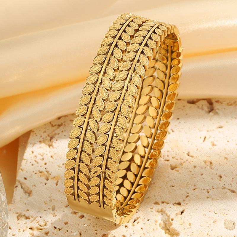 Light Luxury and High-end Hollow Leaf Wide Version Bracelet