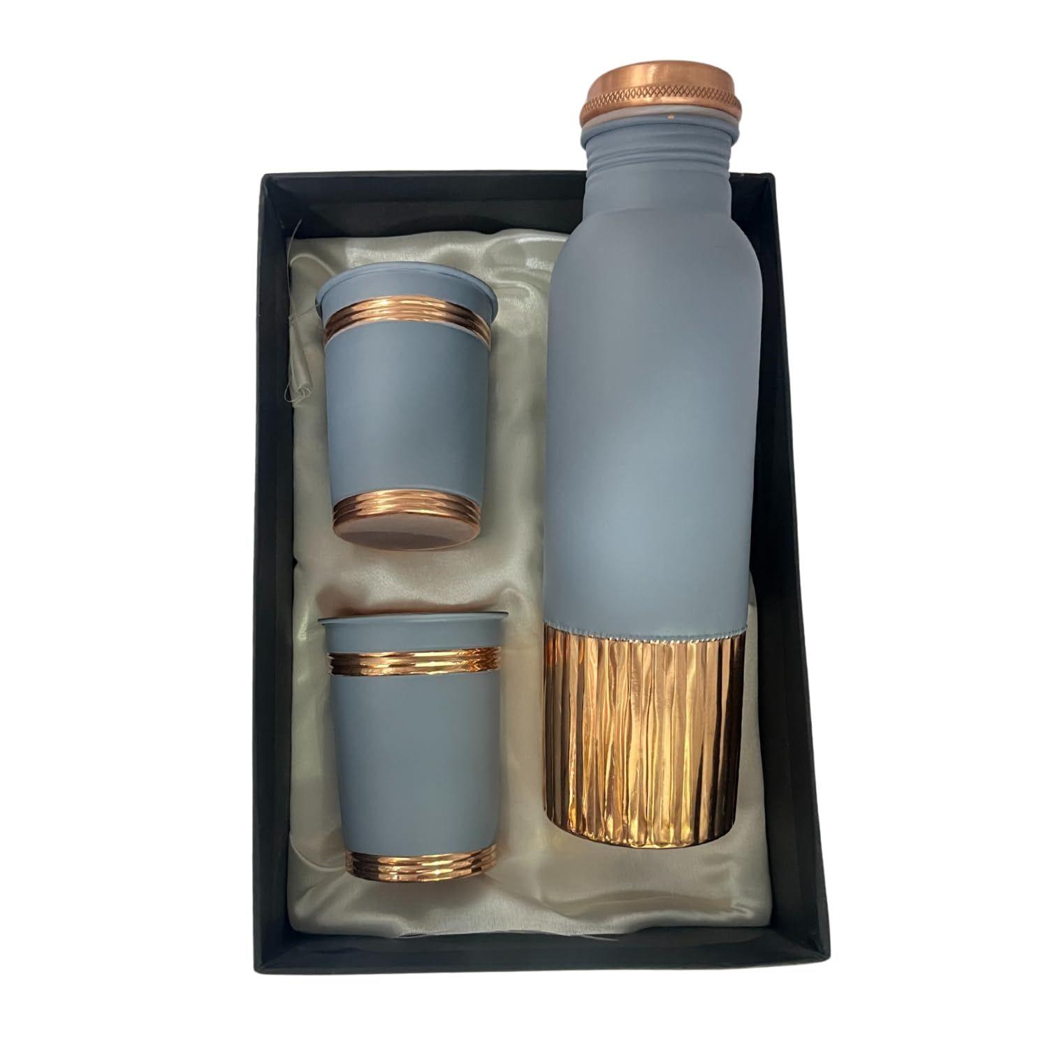 

Медная бутылка для воды 1 л | Медная бутылка для воды с набором стаканов | Работа Минакари | 100% чистая | Герметичная | 2 стакана для воды по 300 мл каждый