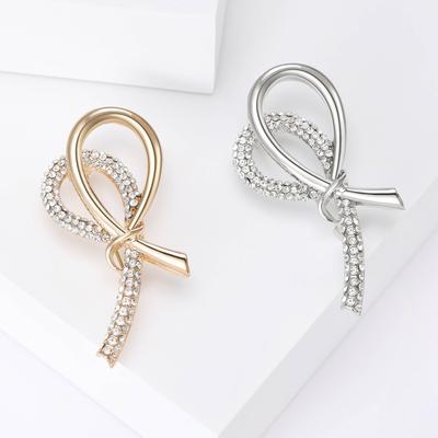 Temperamento alla Moda, Senso del Design di Nicchia, Spilla a Nastro con Diamanti, Maglione Semplice Atmosferico di Alta Gamma, Spilla da Giacca