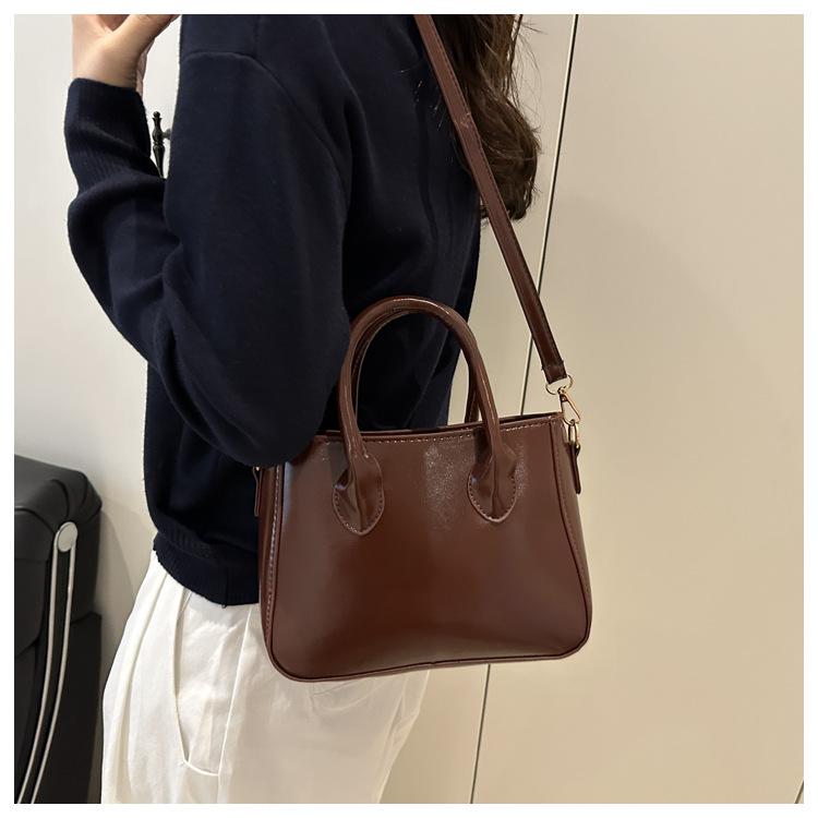 Modische ein Schulter Crossbody einfarbige Lackleder tragbare kleine quadratische Tasche trendige neue Damen Tasche PU lässige einfache trendige Tasche