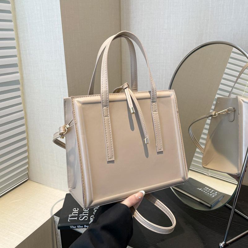 Niche Design Bag Women's Foreign Style Small Square Bag 2025 New Trend Fashion Shoulder Bag Casual Korean Version Messenger Bag