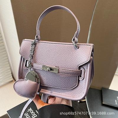 Premium Sense Portable Small Square Bag Women's Bag 2025 New Niche Design Messenger Bag Fashionable Women's Commuter Shoulder Bag