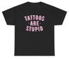Tattoos sind dumm T-Shirt Lustig Sarkastisch Anti-Tattoo Humor Ironisch Gen Z Tee