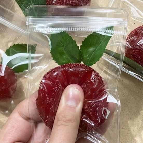 Realistisches Wachsbeeren Slow-Rising Quetschspielzeug Weiches TPR Fidget zur Stressbewältigung Niedliches Früchte-förmiges Dekompressions-Gadget für Kinder Erwachsene
