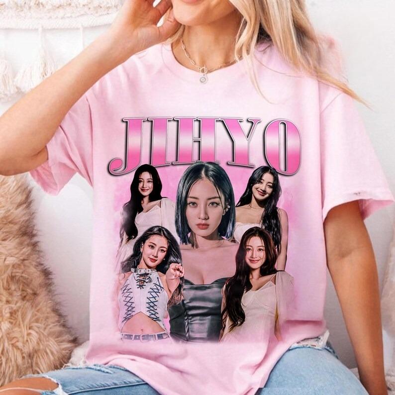 2026 Summer Tee Men Women Vintage Twice Jihyo Retro World Tour T-shirt K-pop Group Graphic Tee Hip Hop Streetwear Oversized Tshirt Short Sleeve Casual