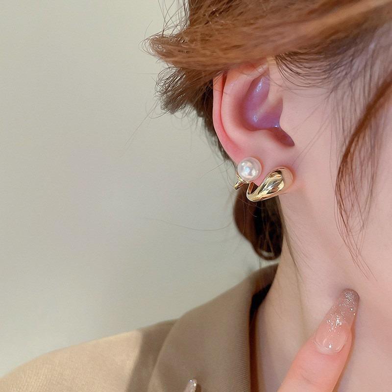 Pearl Earrings Women's High-end Earrings Ear Jewelry High-end Stud Earrings Niche Design Light Luxury