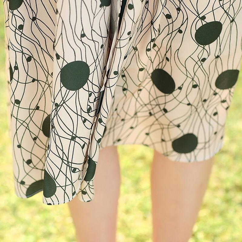 Robe d'été élégante à manches courtes et coupe évasée, à motif floral, pour femmes d'âge moyen