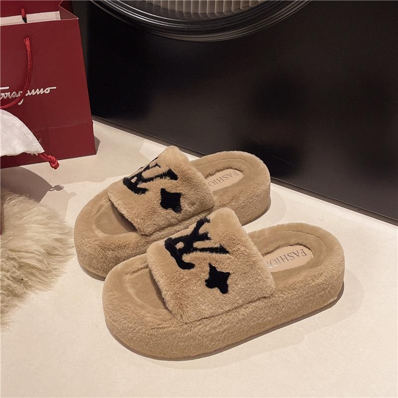 This year, soft-soled thick-soled fluffy slippers are popular for women's autumn and winter new fashionable and versatile casual outer cotton slipper