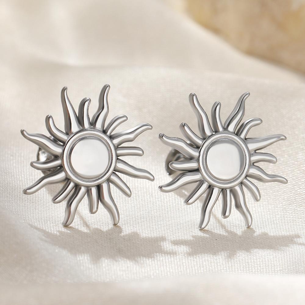

Retro Fashion Stainless Steel Sun Stud Earrings Elegant Temperament Plants Sunflower Earring Ladies Jewelry Daily Commuting Wear срібний