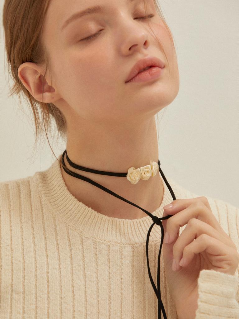 Favoritenoun Triple Rose Choker_Pink