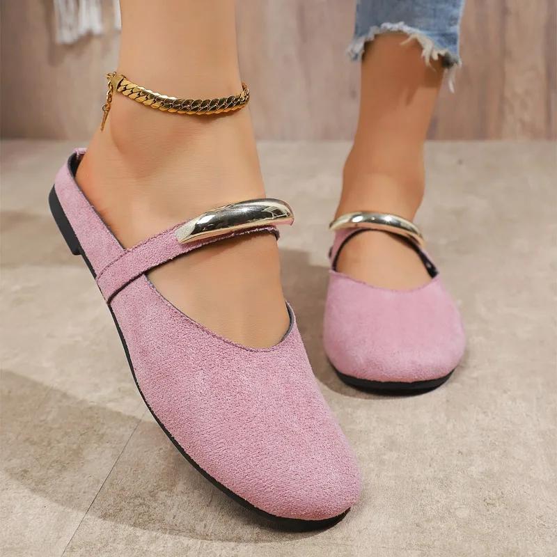 Fashion Plus Size 2025 Summer New Women's Closed Toe Slippers Outdoor Metal Decoration Flat with Sandals Hot Sale Daily Casual Slippers