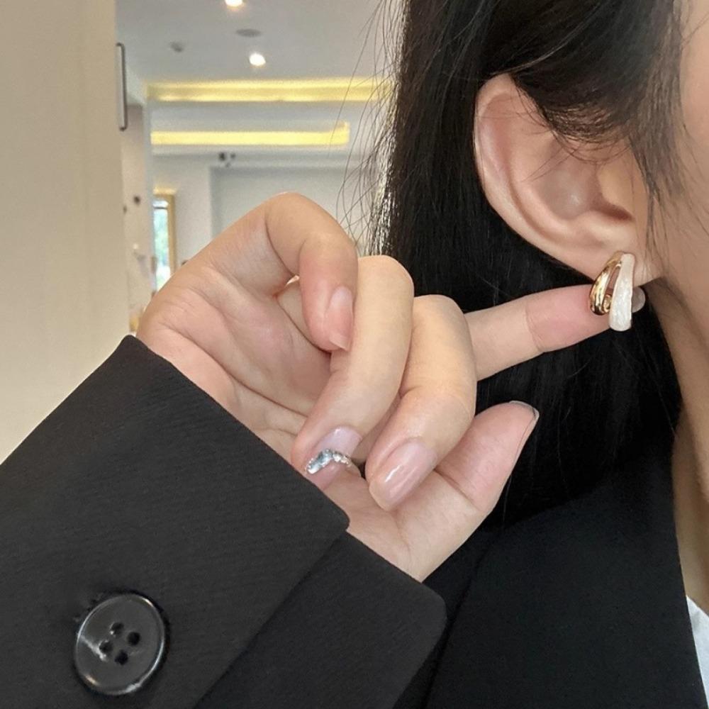 New Temperament Retro Enamel Drop Glaze Stud Earrings for Men Women Gold Tone Fashion Simple Daily Wear Jewelry Accessories Gift