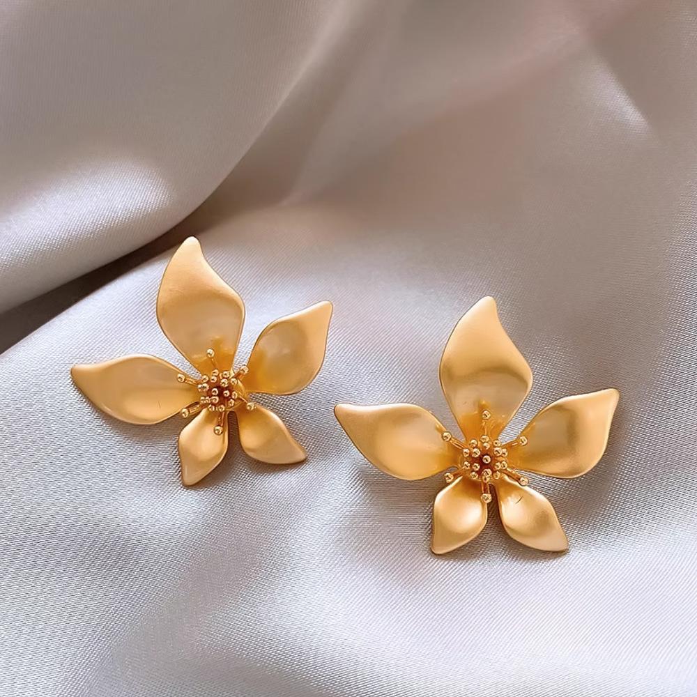 Light Luxury Exquisite Micro-inlaid Zircon Flower Earrings Elegant High-end Pearl Stud Earrings Niche Design Temperament Earrings