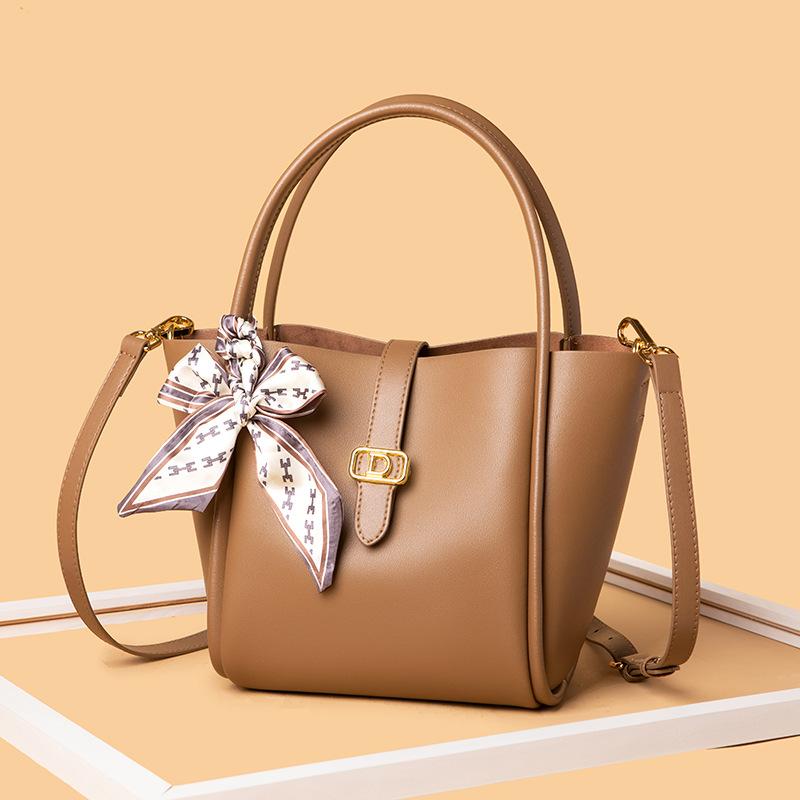 Leather Fashion Vegetable Basket Bag, Simple Portable Bucket Bag, Women'S High-End Shoulder Messenger Bag